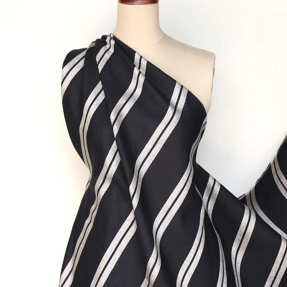Calabria Stripe Nero Linen